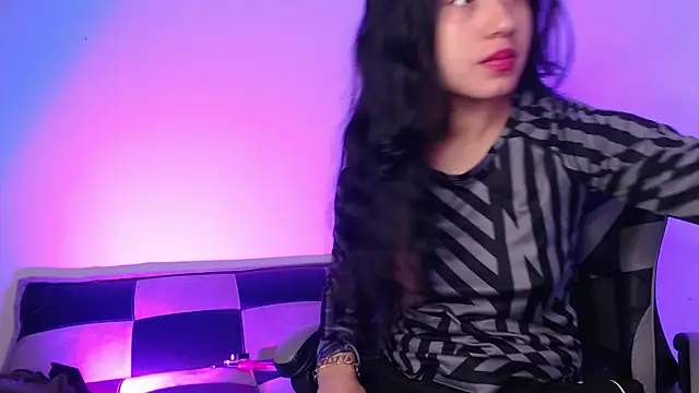 GwenHazel online show from 11-28-25, 11:24