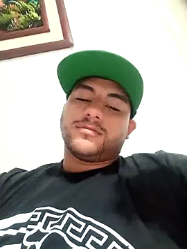 Snapshot of Onelioluna chatting on 09-10-25, 01:44 Onelioluna online show from 09-10-25, 01:44