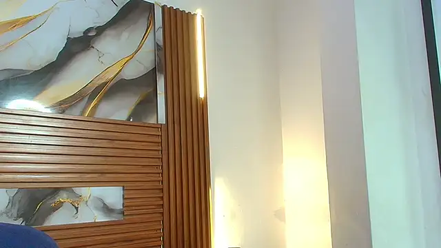 Evelin thompsson online show from 11-18-25, 03:12