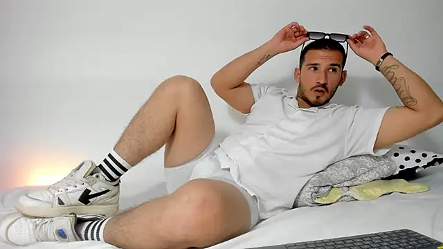 estivii online show from 11-02-25, 12:24