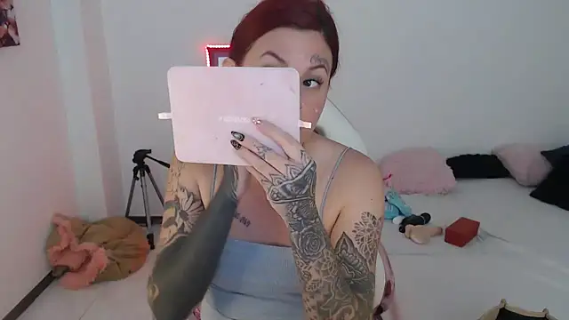 Maddy Vicius19 online show from 10-12-25, 08:08