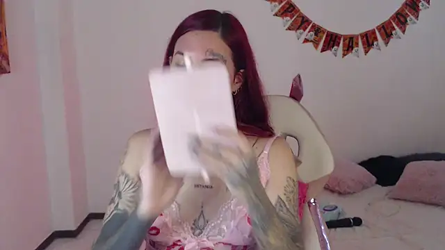 Maddy Vicius19 online show from 10-19-25, 08:42