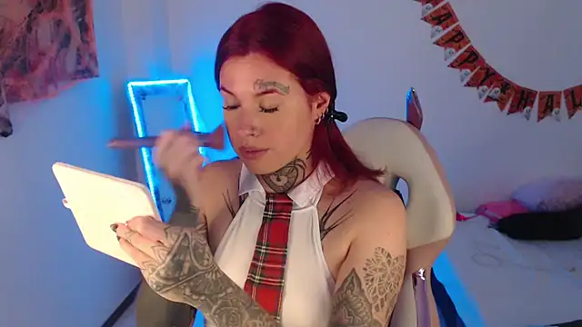 Maddy Vicius19 online show from 10-26-25, 09:10