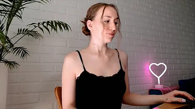 Snapshot of WhitePrincessLuna chatting on 07-19-26, 11:58 WhitePrincessLuna online show from 07-19-26, 11:58