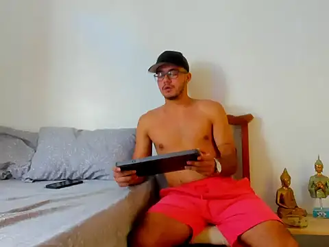 Snapshot of Dusan_greyy chatting on 09-26-25, 07:07 Dusan greyy online show from 09-26-25, 07:07