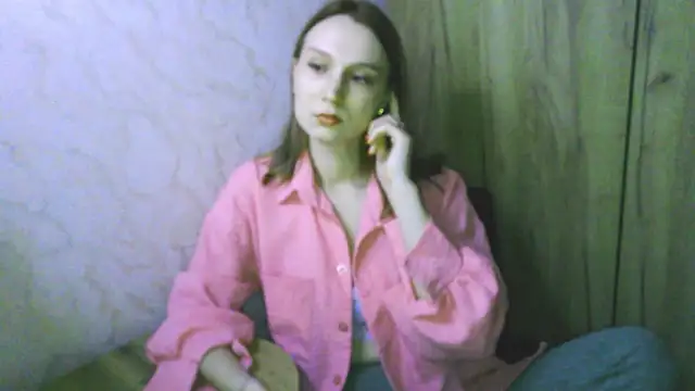 Snapshot of RegitGirlss chatting on 11-06-25, 09:15 RegitGirlss online show from 11-06-25, 09:15