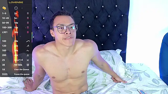 adriel escalante online show from 07-14-26, 03:22
