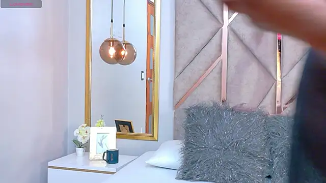 Rossie-Cameron online show from 04-18-26, 04:05