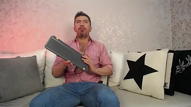 Snapshot of JuanKarloz_ chatting on 09-14-25, 01:21 JuanKarloz online show from 09-14-25, 01:21
