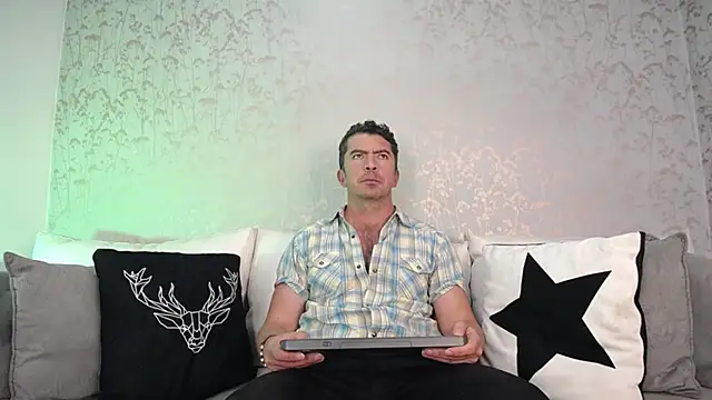 Snapshot of JuanKarloz_ chatting on 10-02-25, 01:40 JuanKarloz online show from 10-02-25, 01:40