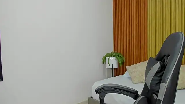 Snapshot of gisella15_ chatting on 11-03-25, 07:26 gisella15 online show from 11-03-25, 07:26