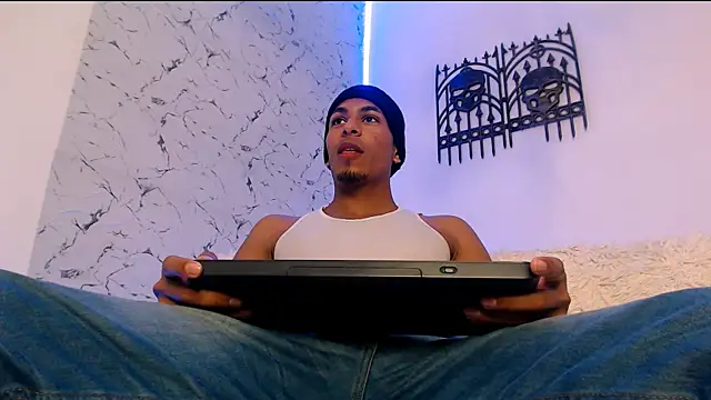 Snapshot of lorian_vikel chatting on 10-19-25, 10:21 lorian vikel online show from 10-19-25, 10:21