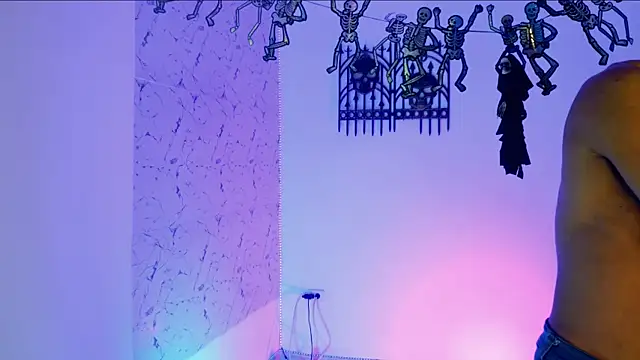 Snapshot of lorian_vikel chatting on 10-25-25, 03:03 lorian vikel online show from 10-25-25, 03:03