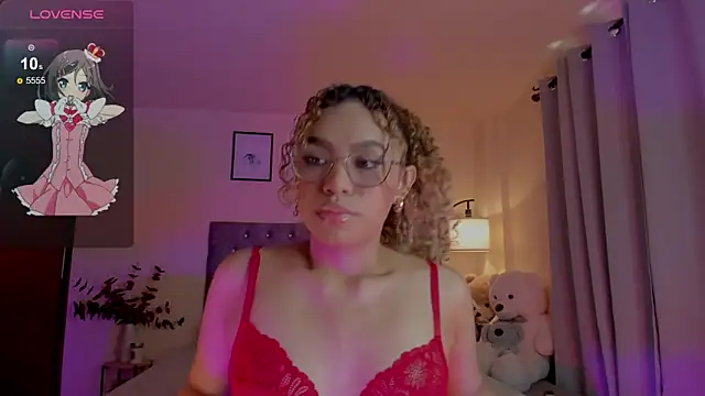 Snapshot of OxanaFedorova1- chatting on 04-21-26, 05:50 OxanaFedorova1- online show from 04-21-26, 05:50