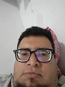 Snapshot of Santiagoqro85 chatting on 03-11-26, 03:12 Santiagoqro85 online show from 03-11-26, 03:12