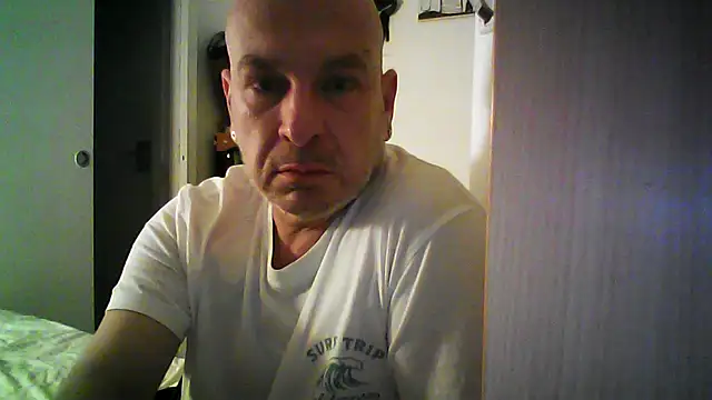 Snapshot of tuplaceroll chatting on 10-04-25, 03:26 tuplaceroll online show from 10-04-25, 03:26