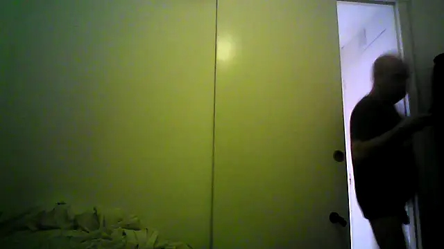 Snapshot of tuplaceroll chatting on 10-17-25, 12:14 tuplaceroll online show from 10-17-25, 12:14