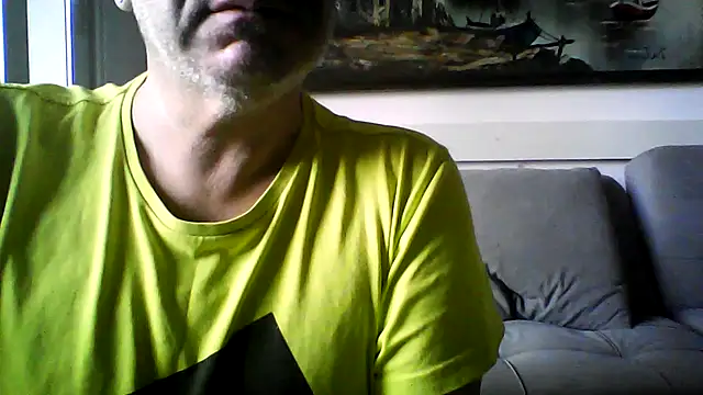 Snapshot of tuplaceroll chatting on 10-20-25, 04:18 tuplaceroll online show from 10-20-25, 04:18