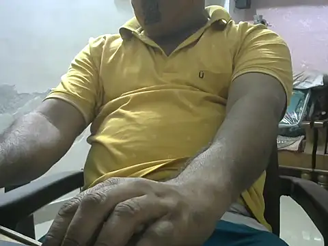 Snapshot of Famit025 chatting on 12-17-25, 06:58 Famit025 online show from 12-17-25, 06:58