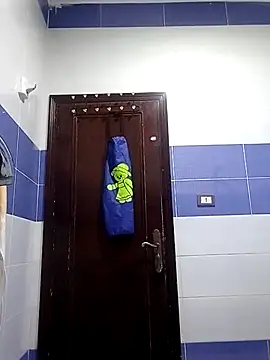 Snapshot of ayamohamedAbozeed chatting on 10-18-25, 02:51 ayamohamedAbozeed online show from 10-18-25, 02:51