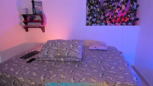 kylietimothee online show from 06-29-26, 04:40