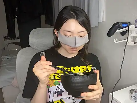 Snapshot of naginagisan chatting on 07-19-26, 11:14 naginagisan online show from 07-19-26, 11:14