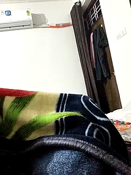 Snapshot of Chanderi19 chatting on 02-18-26, 04:14 Chanderi19 online show from 02-18-26, 04:14