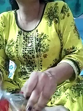 Hot-Pooja25 online show from 05-01-26, 03:49