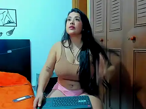 Snapshot of Allison_21_ chatting on 09-25-25, 02:04 Allison 21 online show from 09-25-25, 02:04