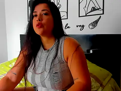 Snapshot of Allison_21_ chatting on 12-04-25, 05:43 Allison 21 online show from 12-04-25, 05:43