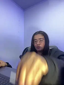 CuteLizzyy online show from 10-14-25, 04:52