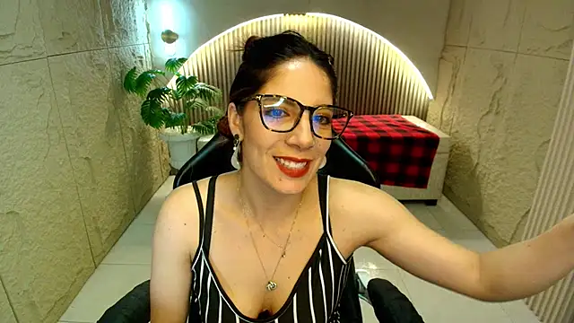 Snapshot of nadia_r_ chatting on 07-16-26, 08:04 nadia r online show from 07-16-26, 08:04