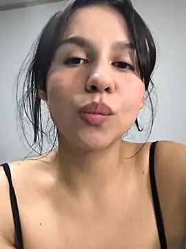 Snapshot of Daniela-rosee chatting on 11-27-25, 02:46 Daniela-rosee online show from 11-27-25, 02:46