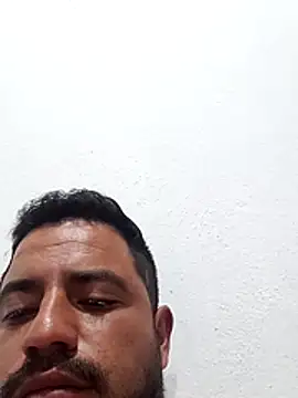 Snapshot of aalvaro98 chatting on 11-19-25, 10:04 aalvaro98 online show from 11-19-25, 10:04