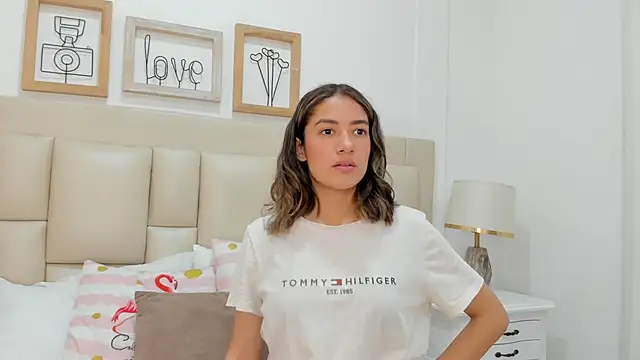 Skylerwhite02 online show from 02-12-26, 07:53