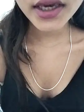 Snapshot of its_queen_divya chatting on 09-19-25, 07:14 its queen divya online show from 09-19-25, 07:14