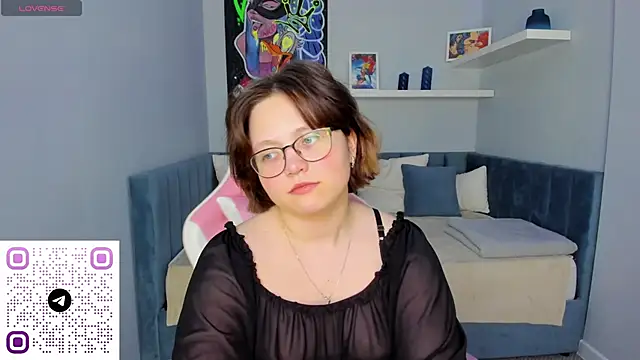 Snapshot of Mila__Cutee chatting on 10-19-25, 01:28 Mila Cutee online show from 10-19-25, 01:28