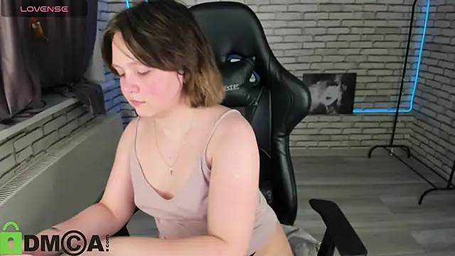 Mila  Cutee online show from 11-26-25, 09:32