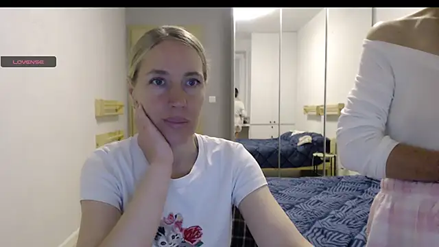 Two Sisters online show from 10-12-25, 04:50