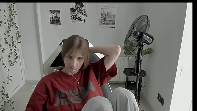 Snapshot of NeyliDream chatting on 06-13-26, 10:02 NeyliDream online show from 06-13-26, 10:02