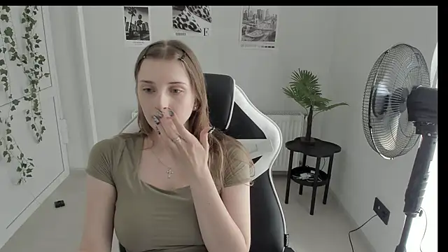 Snapshot of NeyliDream chatting on 06-23-26, 01:20 NeyliDream online show from 06-23-26, 01:20