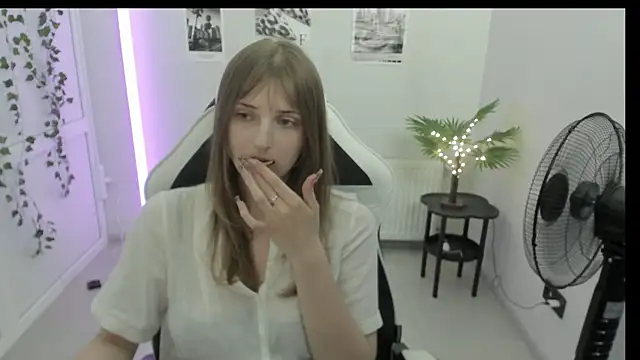 Snapshot of NeyliDream chatting on 06-26-26, 01:04 NeyliDream online show from 06-26-26, 01:04