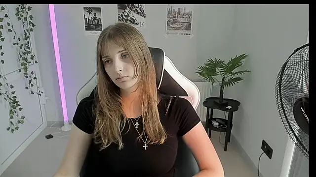 Snapshot of NeyliDream chatting on 07-03-26, 01:39 NeyliDream online show from 07-03-26, 01:39