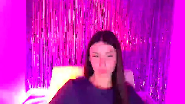 Snapshot of AlisaBubbles chatting on 09-29-25, 11:37 AlisaBubbles online show from 09-29-25, 11:37