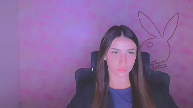 Snapshot of AlisaBubbles chatting on 10-06-25, 04:37 AlisaBubbles online show from 10-06-25, 04:37