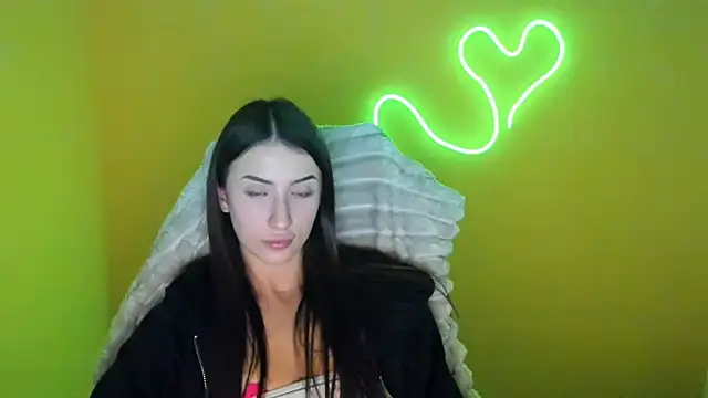 Snapshot of AlisaBubbles chatting on 10-30-25, 01:01 AlisaBubbles online show from 10-30-25, 01:01