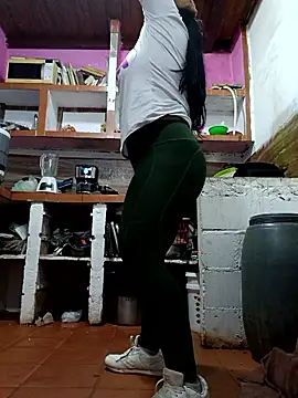 Snapshot of girlpee chatting on 11-08-25, 01:00 girlpee online show from 11-08-25, 01:00