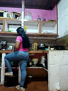 Snapshot of girlpee chatting on 11-25-25, 12:27 girlpee online show from 11-25-25, 12:27