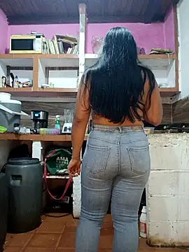 Snapshot of girlpee chatting on 11-27-25, 11:23 girlpee online show from 11-27-25, 11:23