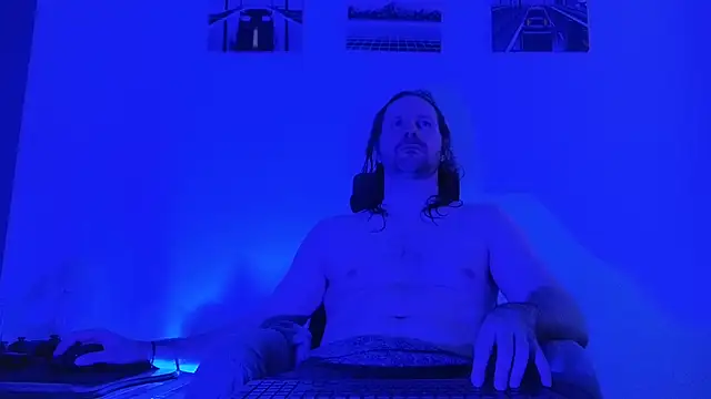 AlbinoAdonis online show from 10-01-25, 08:37